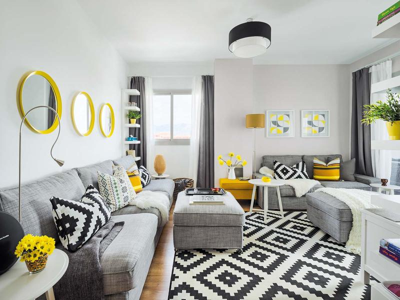 Accente vesele de galben, albastru și roșu într-un apartament din Malaga